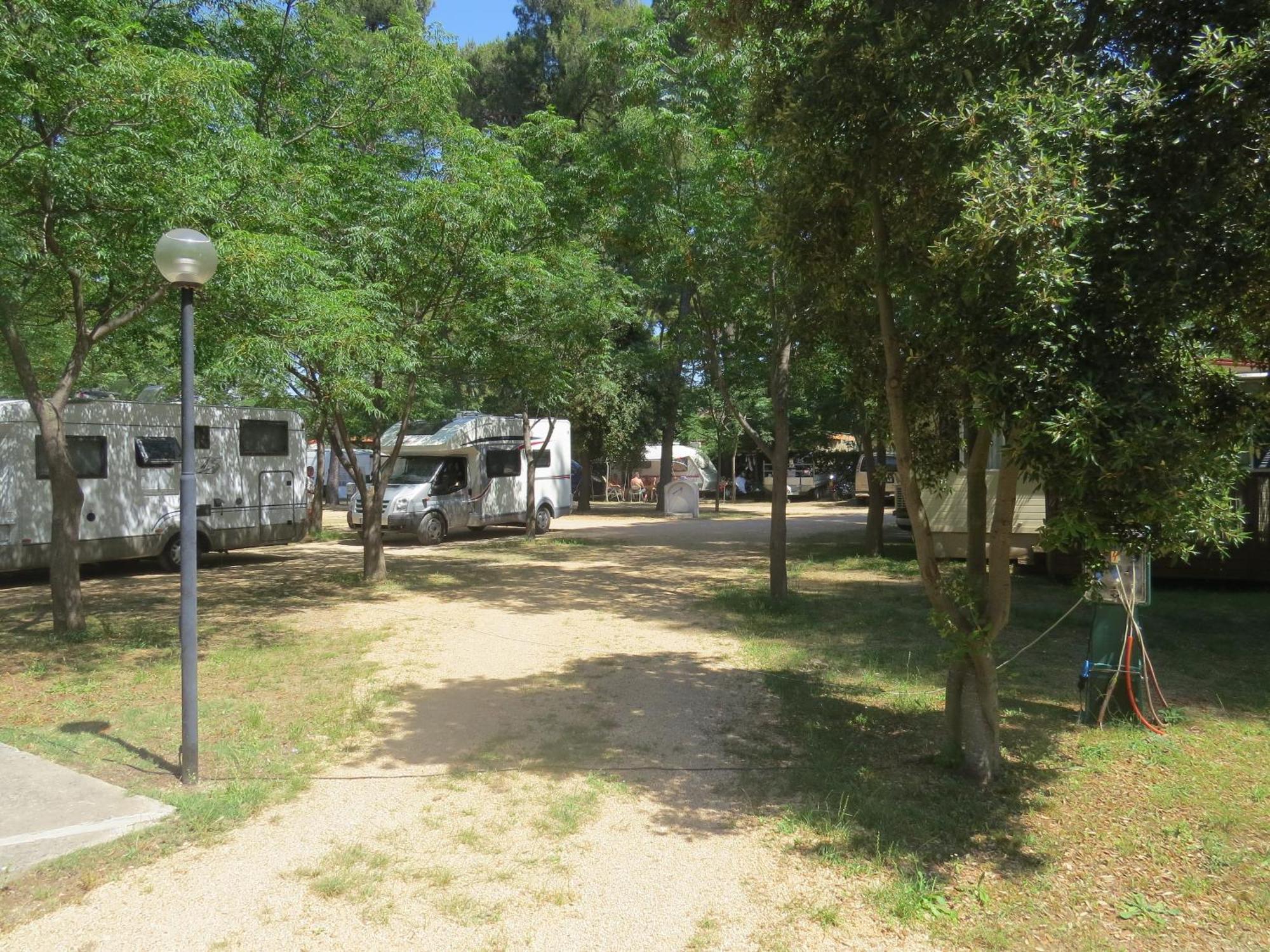 Camping Mia Bungalow & Mobile Home ビオグラード・ナ・モル エクステリア 写真
